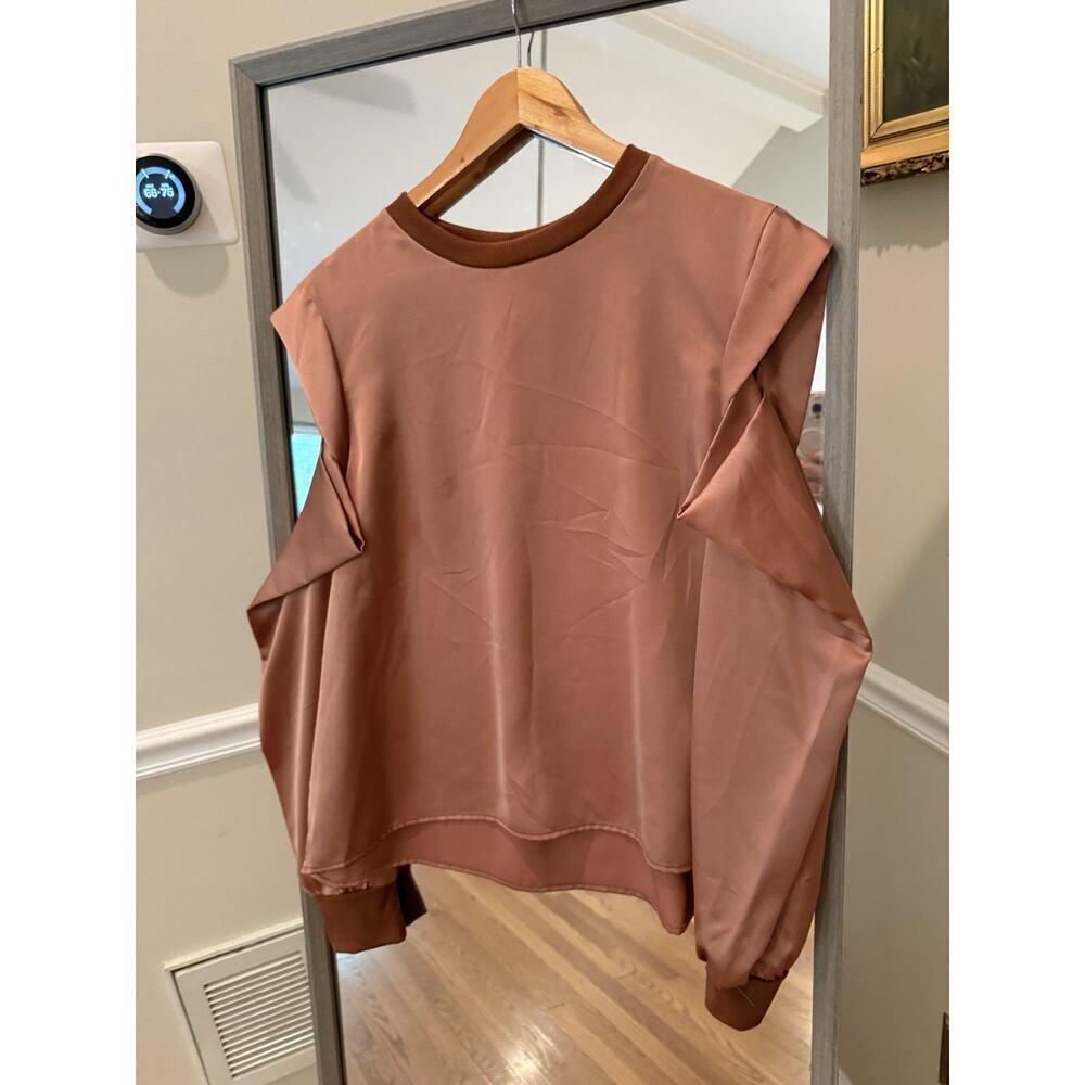 Renee C Women's Top‎ Size L Gold Satin Stretch Open Shoulder Sweatshirt